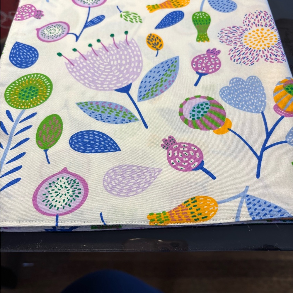 FLORAL TABLE RUNNER